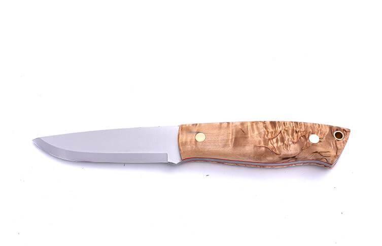 Cuchillo de Bushcraft Brisa Trapper 95 scandi con mango de madera estabilizada de abedul rizado  y funda bushcraft con firesteel