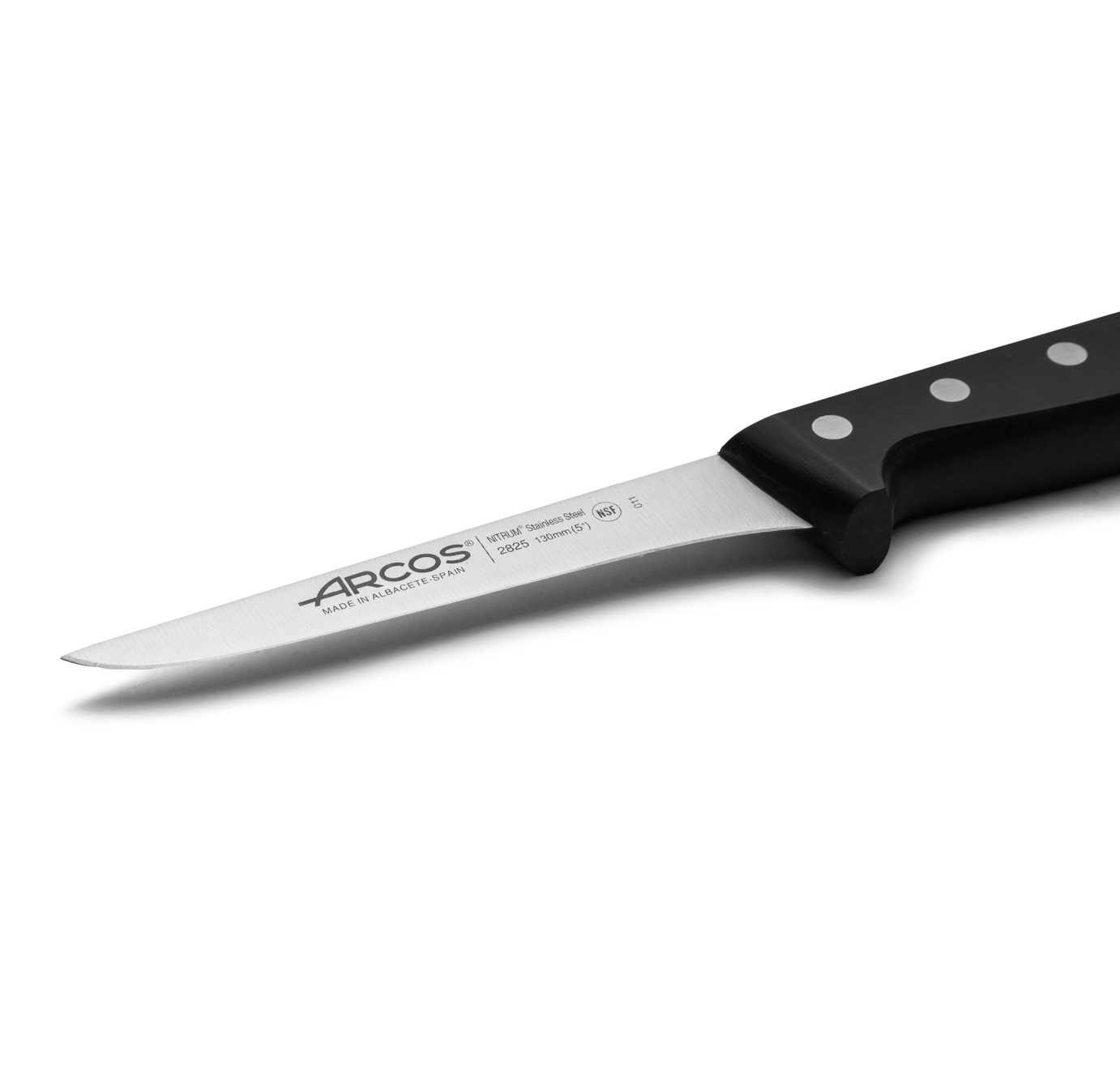 Arcos Universal-Ausbeinmesser mit schwarzem Polyoxymethylen-Griff und 130 mm Klinge