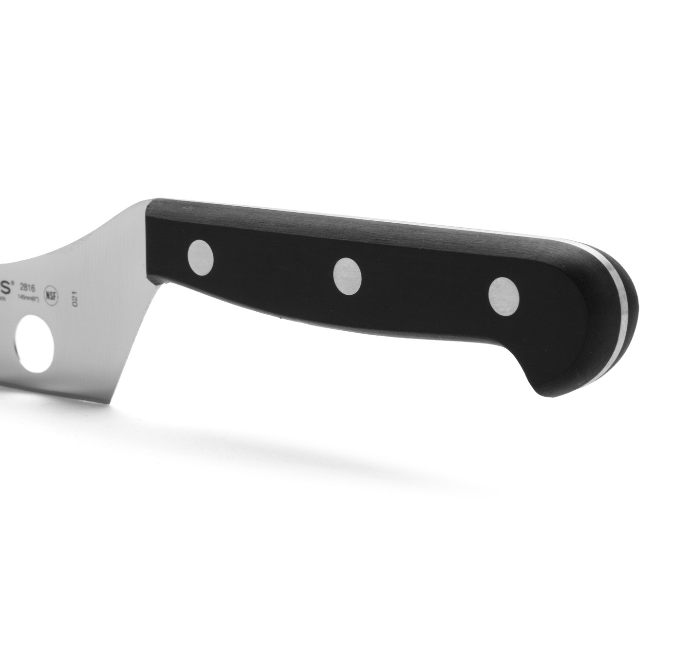Couteau à fromage universel Arcos avec manche en polyoxyméthylène noir et lame perforée de 145 mm