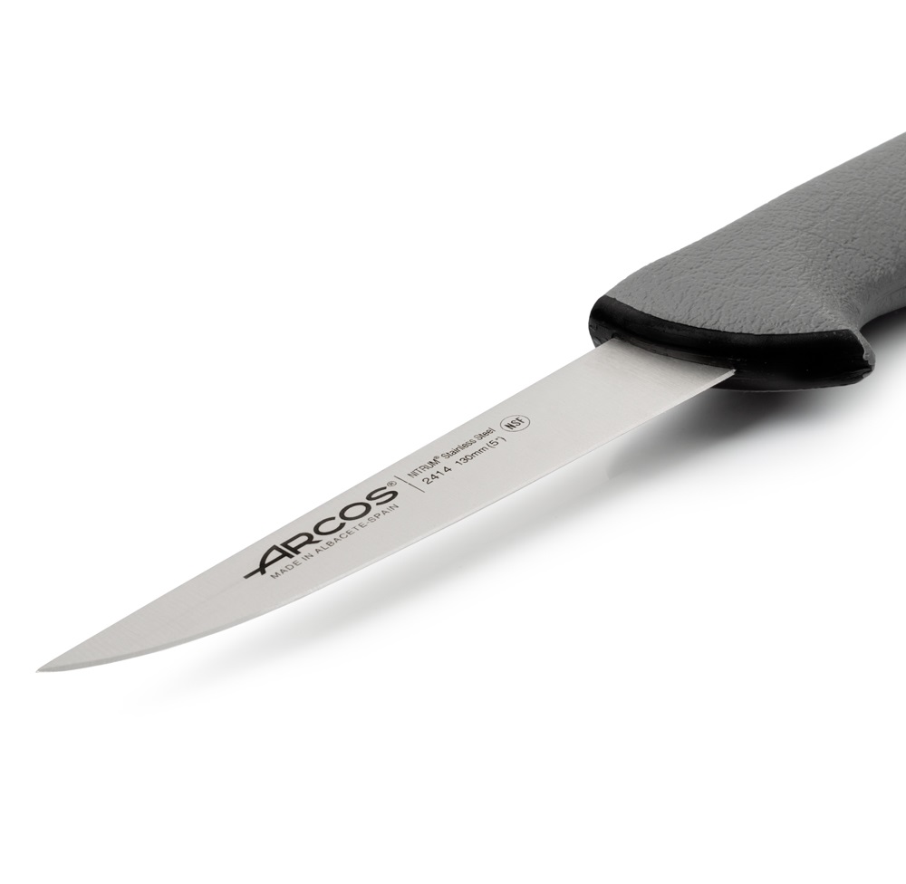 Coltello da macellaio Arcos con lama da 13 cm e manico nero a doppia iniezione