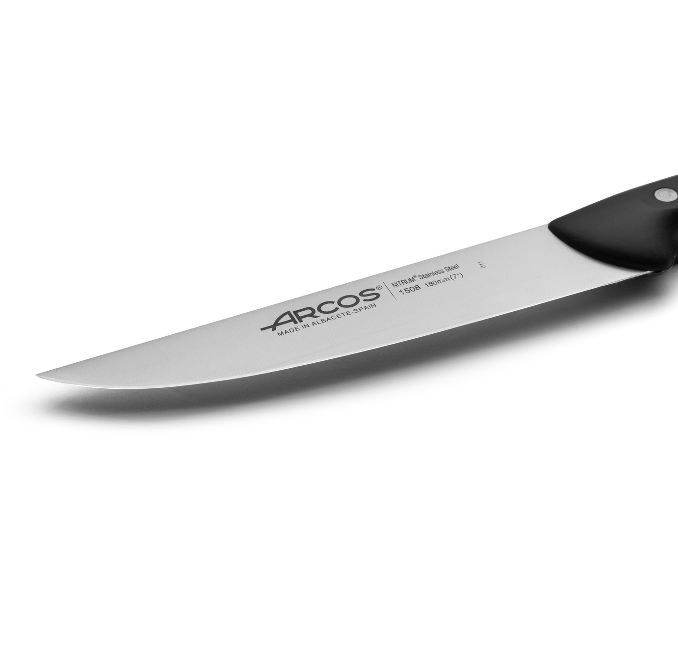 Cuchillo de cocina Arcos Maitre con mango de polipropileno negro y hoja de 180 mm