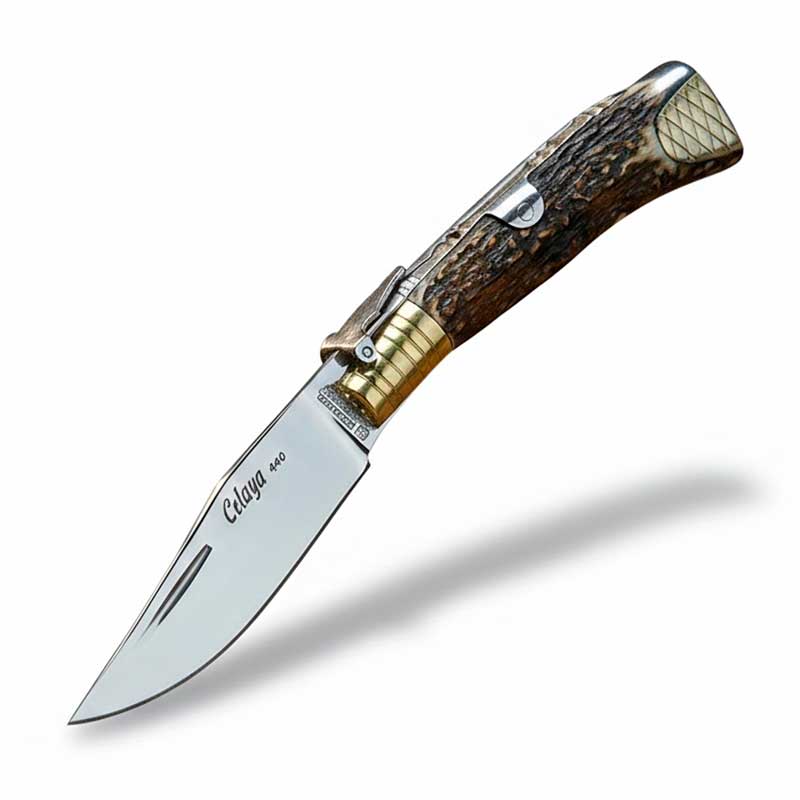 Handgefertigtes Machetenmesser mit einem Griff aus Hirschgeweihsp...