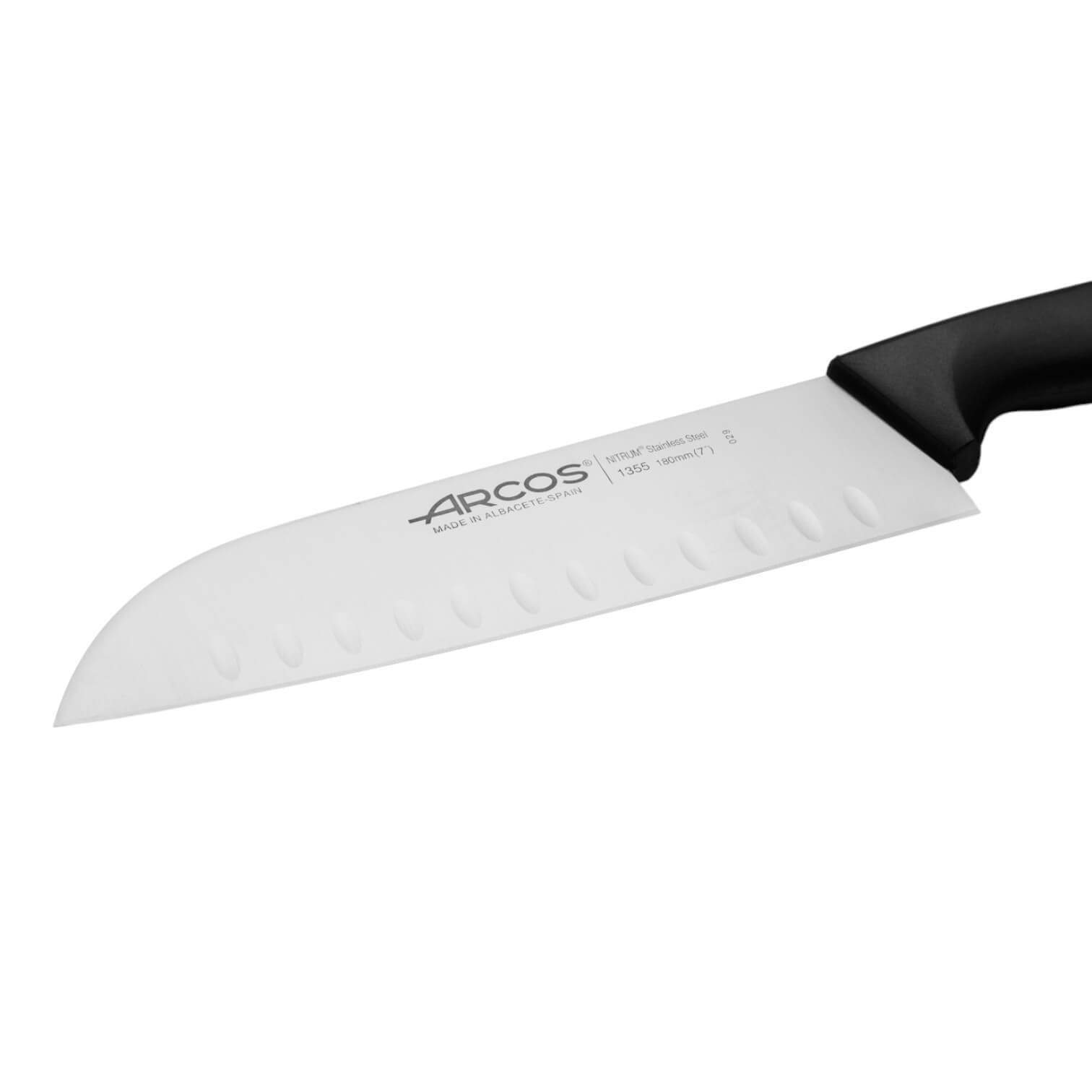 Cuchillo Santoku Arcos serie Niza con mango de polipropileno negro 180 mm