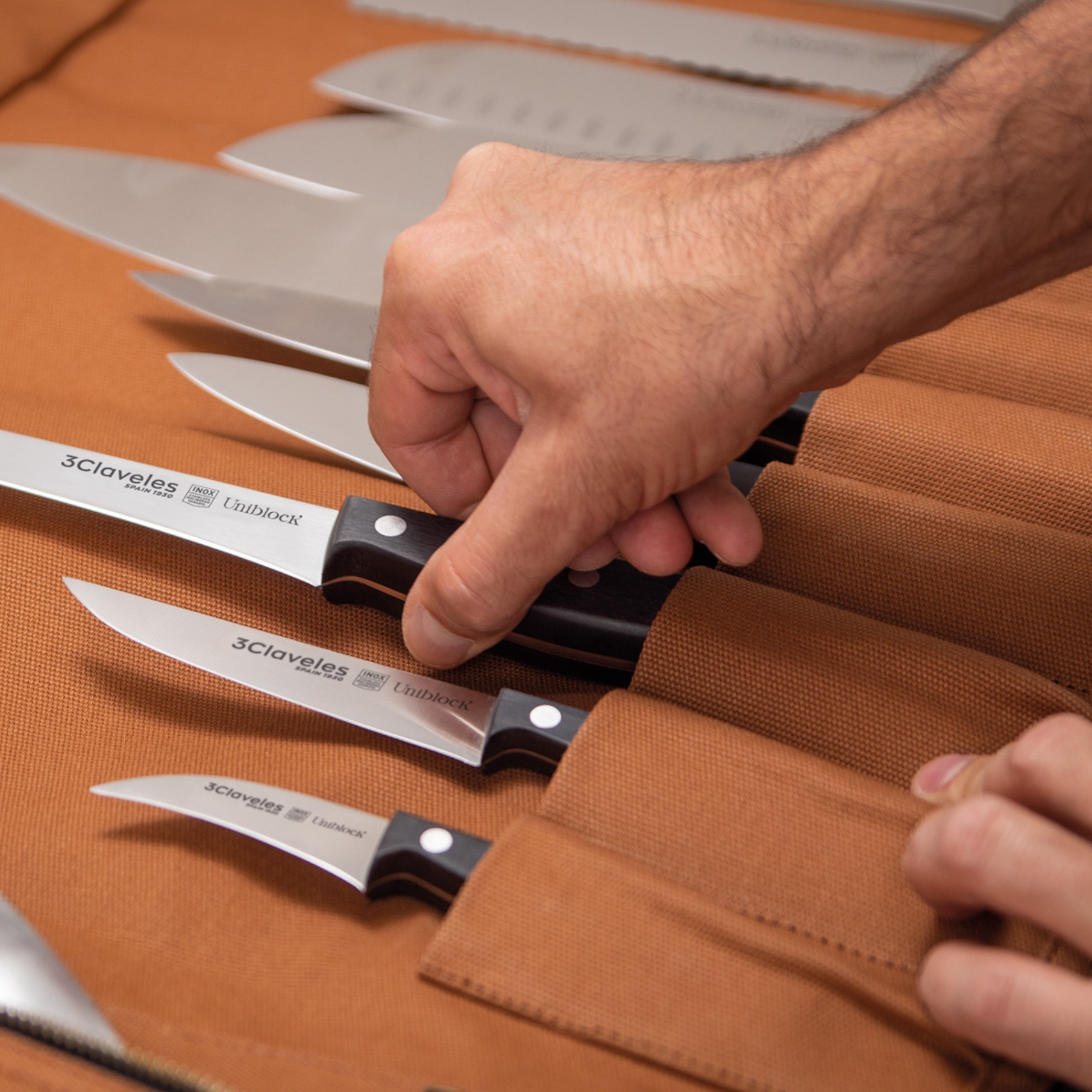 Estuche de lona encerada marrón para 12 cuchillos de cocina 3 Claveles