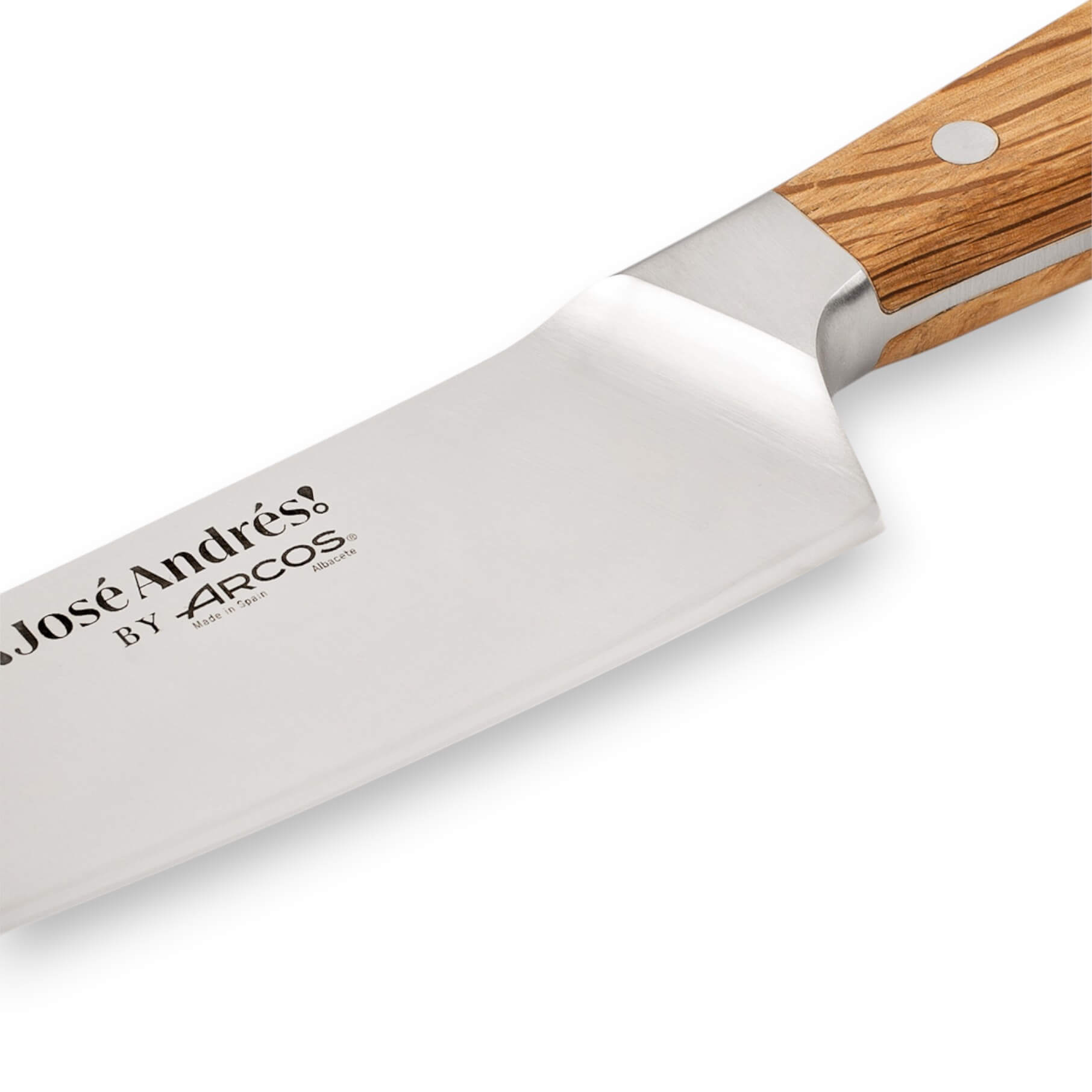 Coltello Santoku Rocking con lama da 19 cm e manico in legno di quercia serie Arcos José Andrés