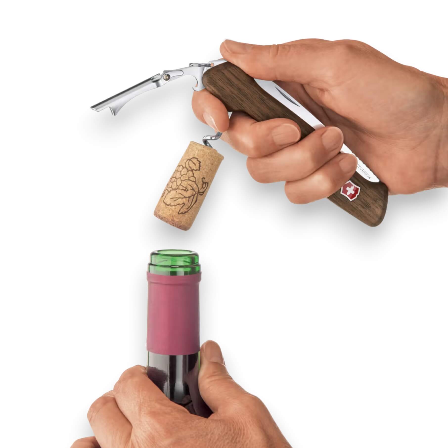 Victorinox Wine Master Multi-Tool-Messer aus Walnussholz mit 6 Funktionen
