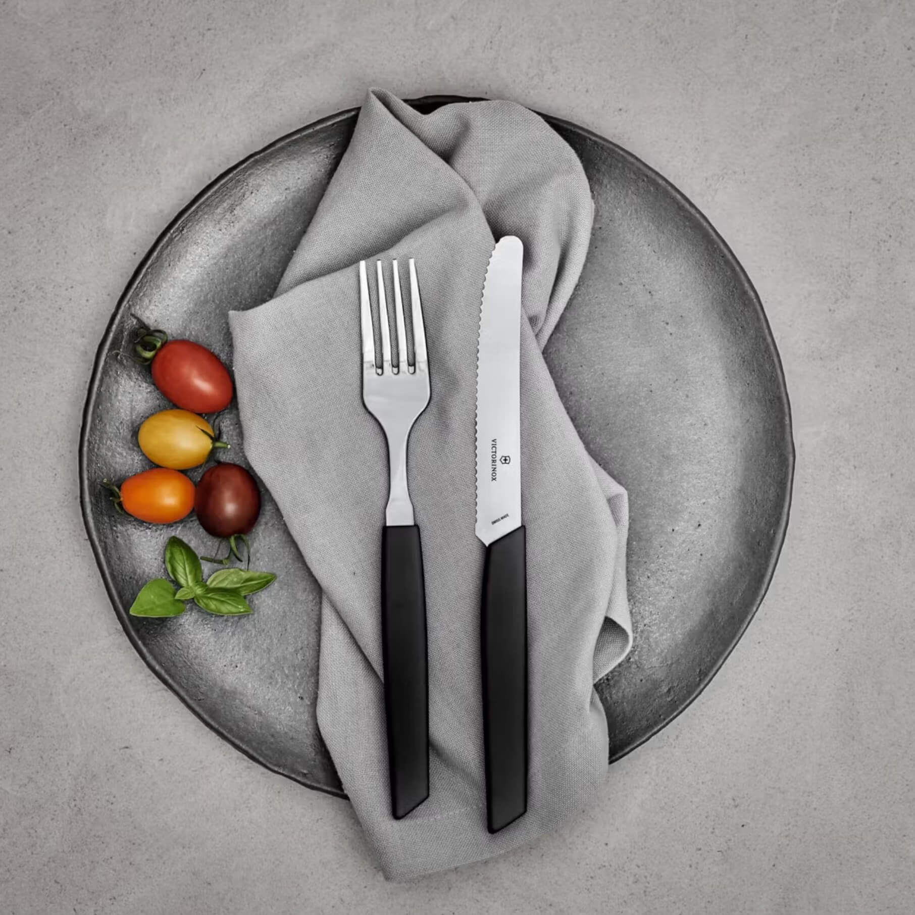 Tenedor de mesa Victorinox Swiss Modern con mango negro