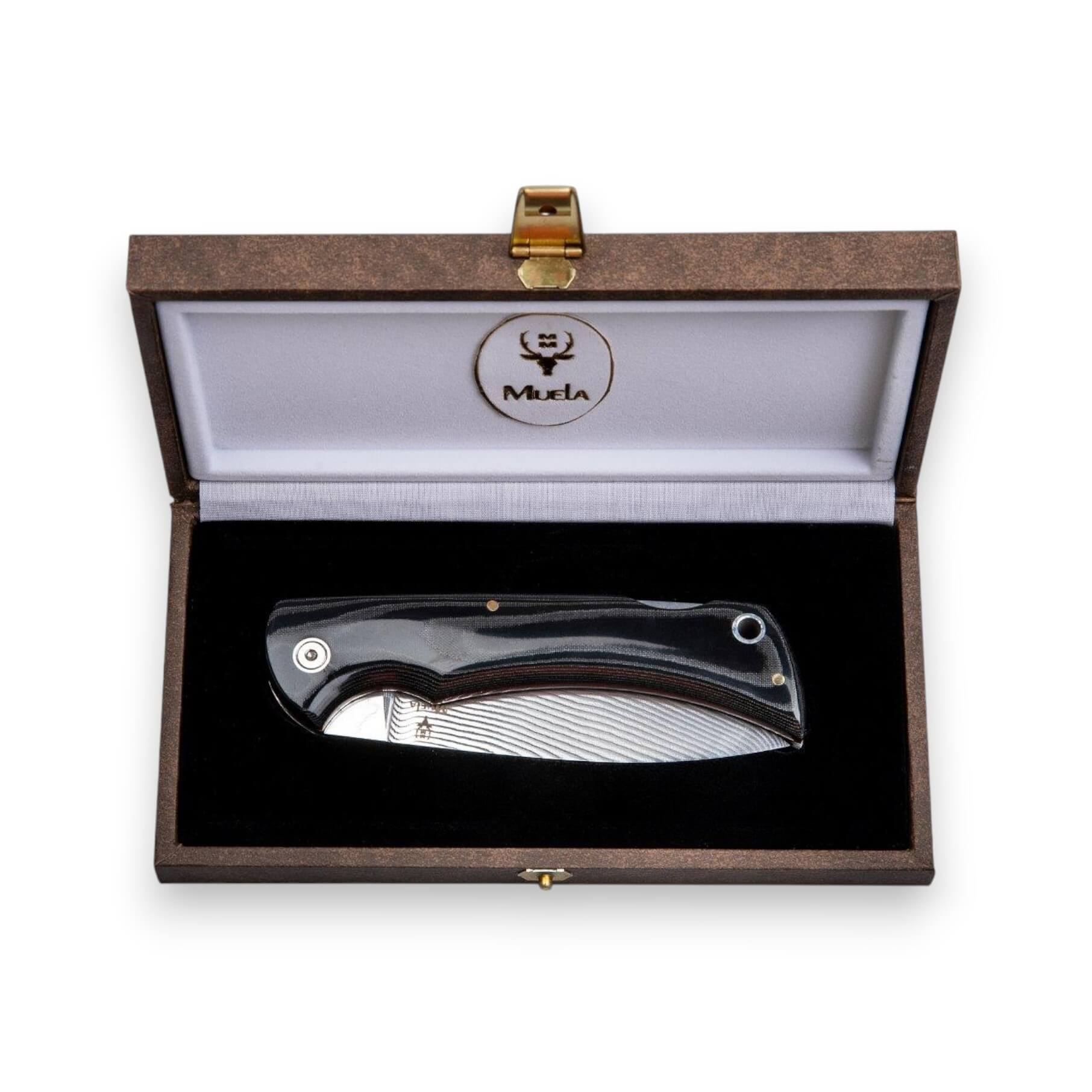 Pocket knife with a 9cm Damax steel blade and a black micarta handle