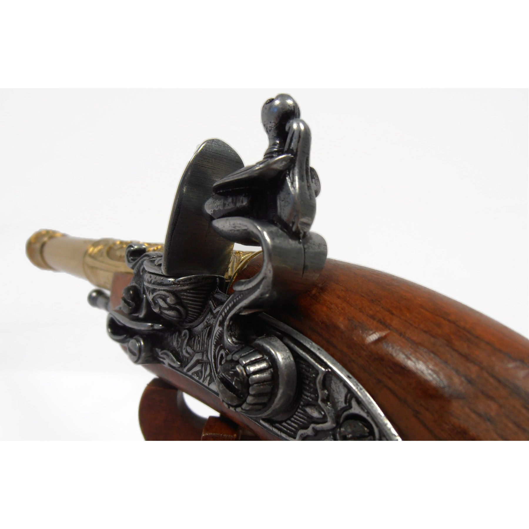 Left-handed flintlock pistol made of wood and brass-finished metal, India, 18th century
