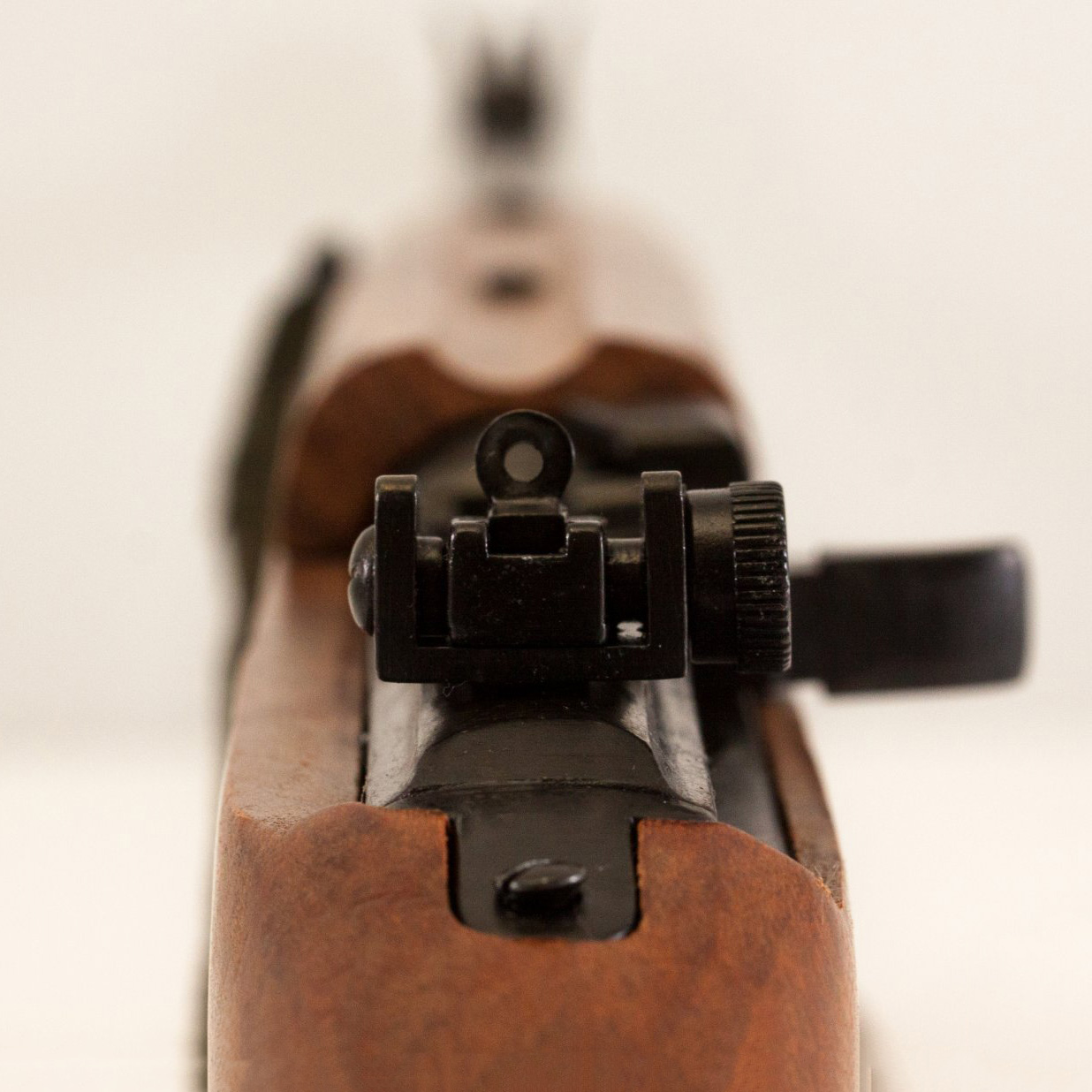 Réplica de uma carabina M1 calibre 30, EUA 1941, fabricada em madeira e metal