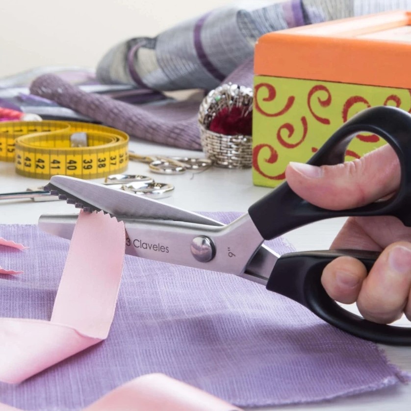 Tijeras zig zag profesionales de 23 cm con mango de nylon negro 3 Claveles