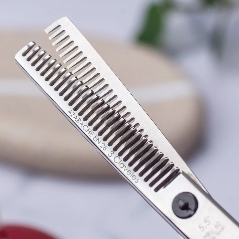 Forbici da parrucchiere Azabache EN28 5,5" con filo rasoio 3 Claveles