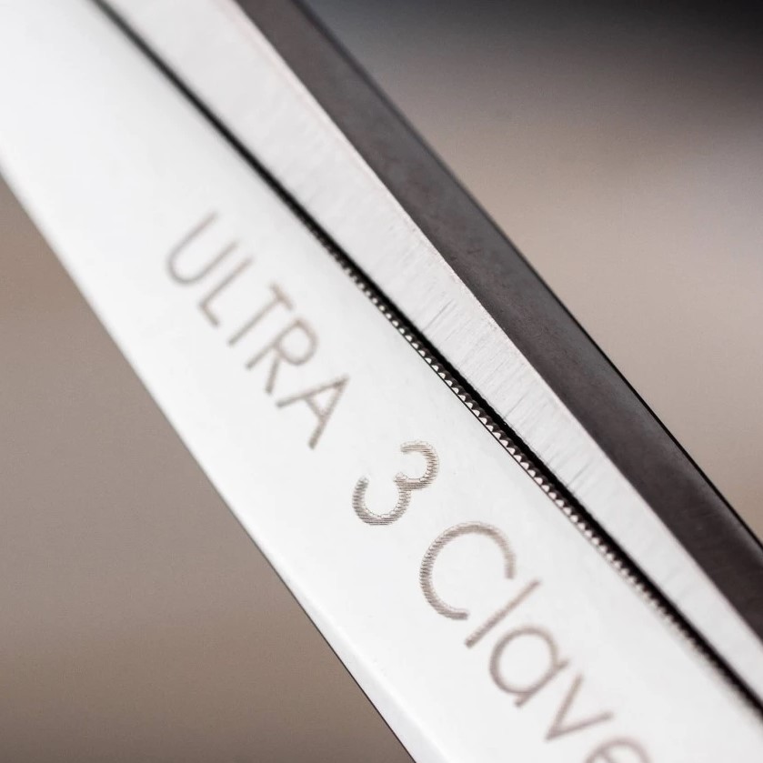 Tesoura de cabeleireiro Ultra 7" com fio micro serrilhado 3 Claveles
