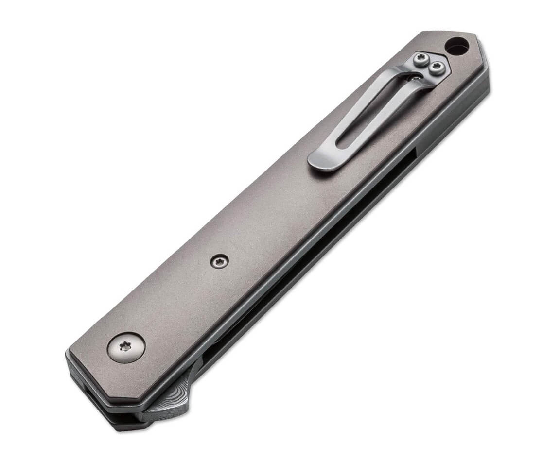 Boker Plus Kwaiken Flipper Damast un coltello da collezione realizzato in acciaio damasco e manico in titanio