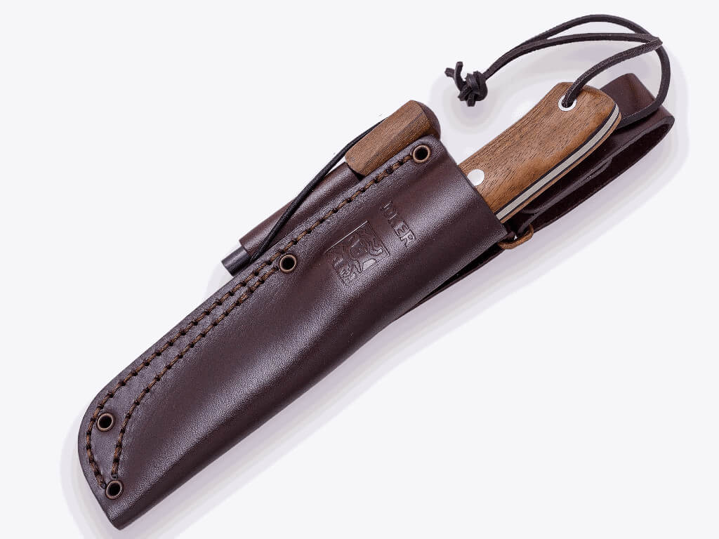 Coltello Bushcraft BS9 Nordic Joker con manico in noce e lama Böhler K720 con pietra focaia