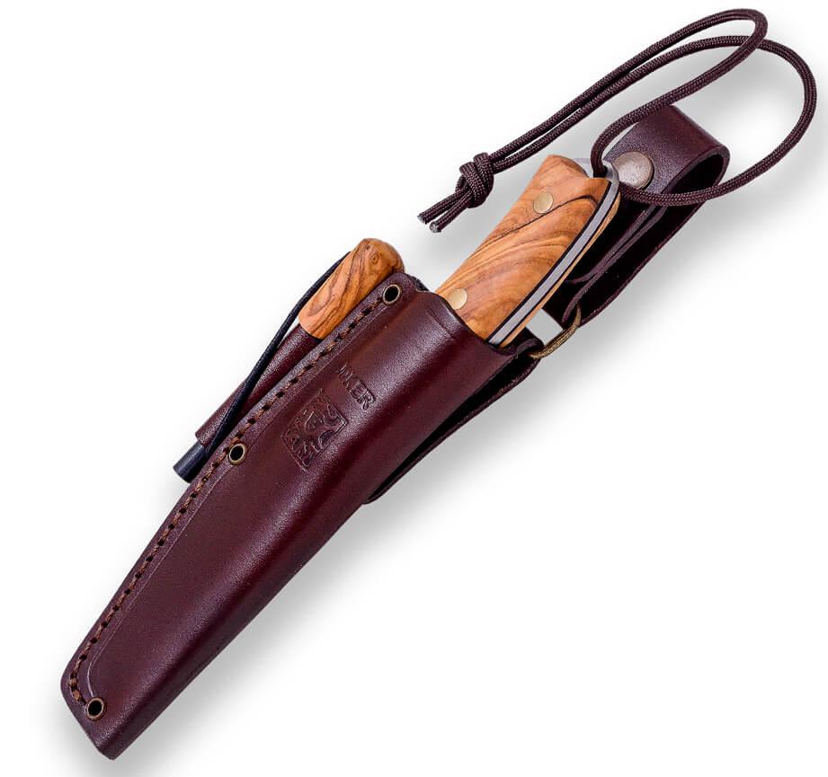 Cuchillo Joker Bushcrafter con mango de madera de olivo con pedernal