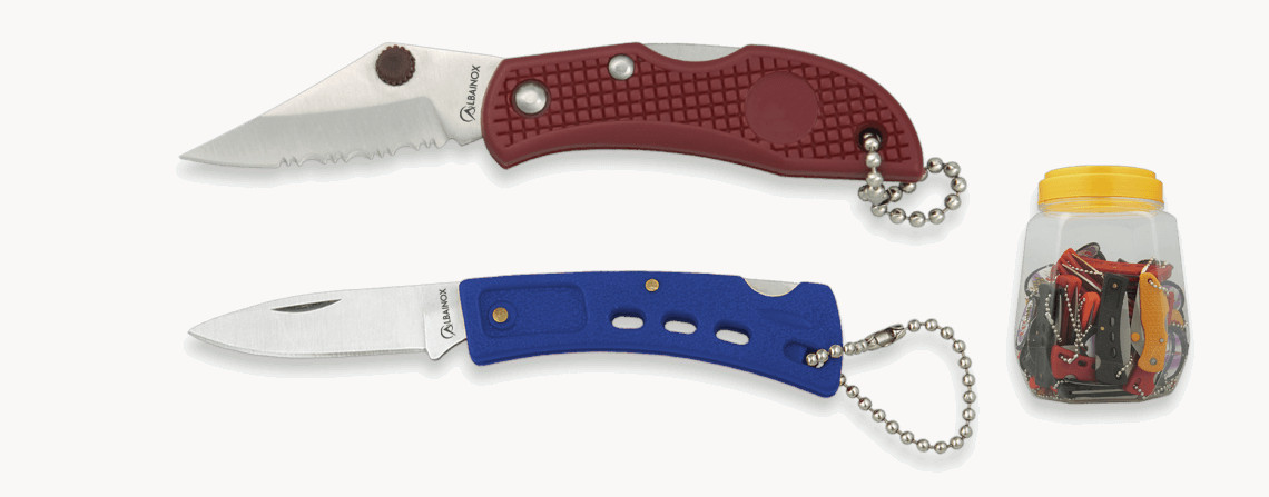 Bote de 36 navajas con mango de ABS de distintos colores y hoja d...