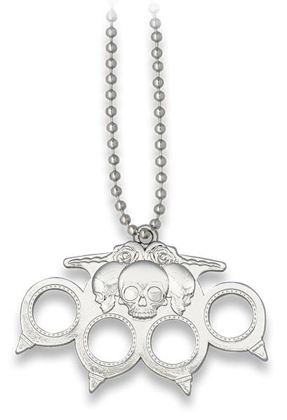 Colgante de metal con forma de puño americano con calaveras