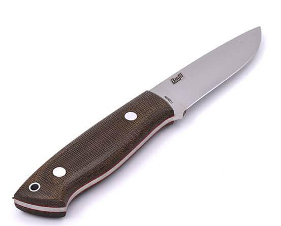 Cuchillo de Bushcraft Brisa Trapper 95 flat con mango de micarta verde y funda bushcraft con pedernal