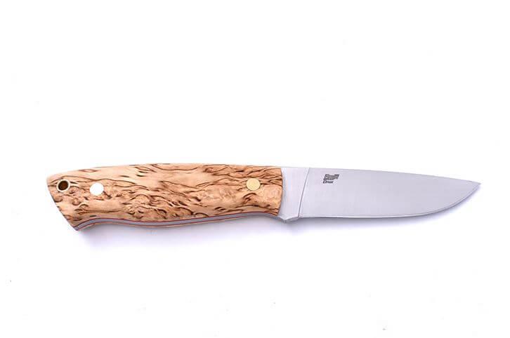 Coltello piatto Bushcraft Brisa Trapper 95 con manico in legno di betulla riccio stabilizzato e fodero trapper