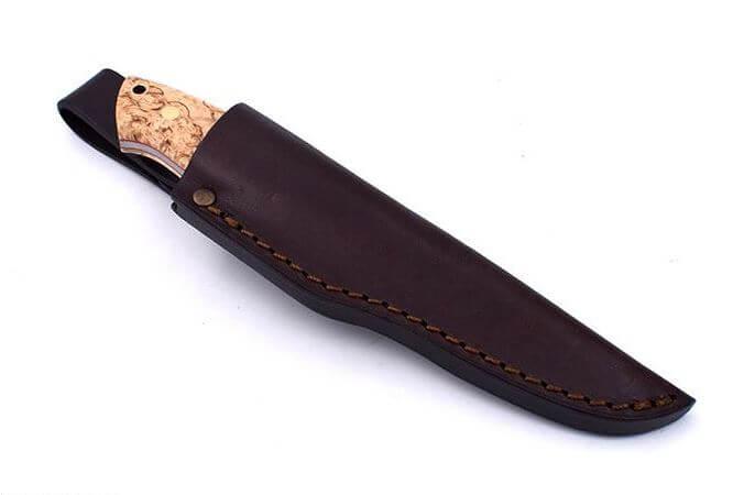 Brisa Trapper 95 con mango de madera estabilizada de abedul rizado y hoja scandi de acero N690Co con funda Trapper