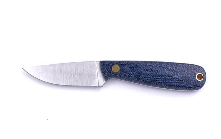 Cuchillo de cuello Brisa Necker 70 con puño de micarta jeans con funda multicarry