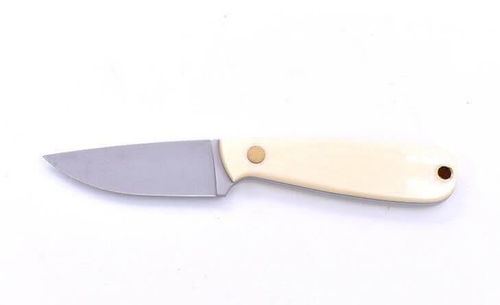 Cuchillo de cuello Brisa Necker 70 con puño de micarta marfil con funda de piel
