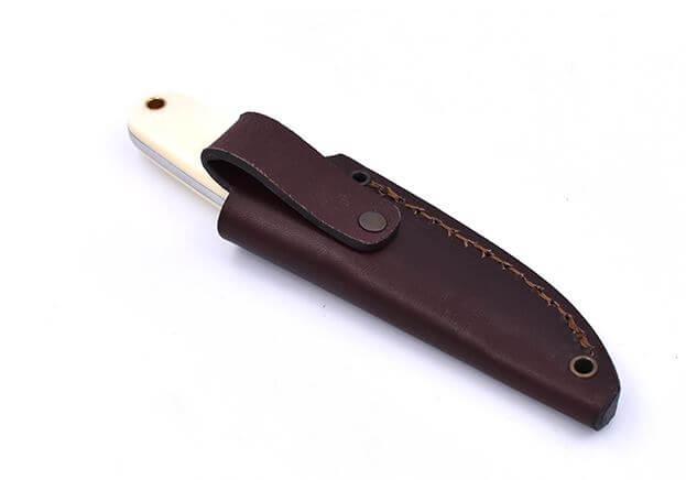 Cuchillo de cuello Brisa Necker 70 con puño de micarta marfil con funda de piel