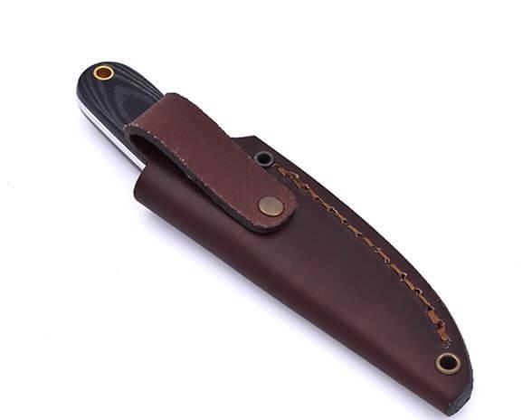 Cuchillo de cuello Brisa Necker 70 Scandi con puño de micarta negra y funda de piel
