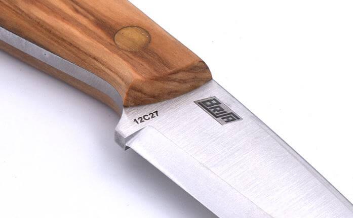 Faca de pescoço Brisa Necker 70 Scandi com cabo de madeira de oliveira e bainha de couro