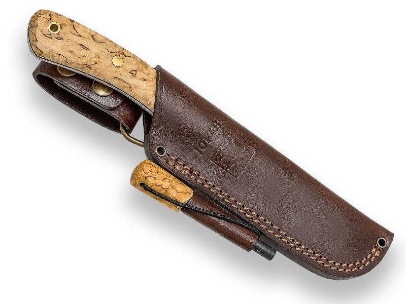 Cuchillo bushcraft Joker Nessmuk S con mango de madera de abedul con pedernal