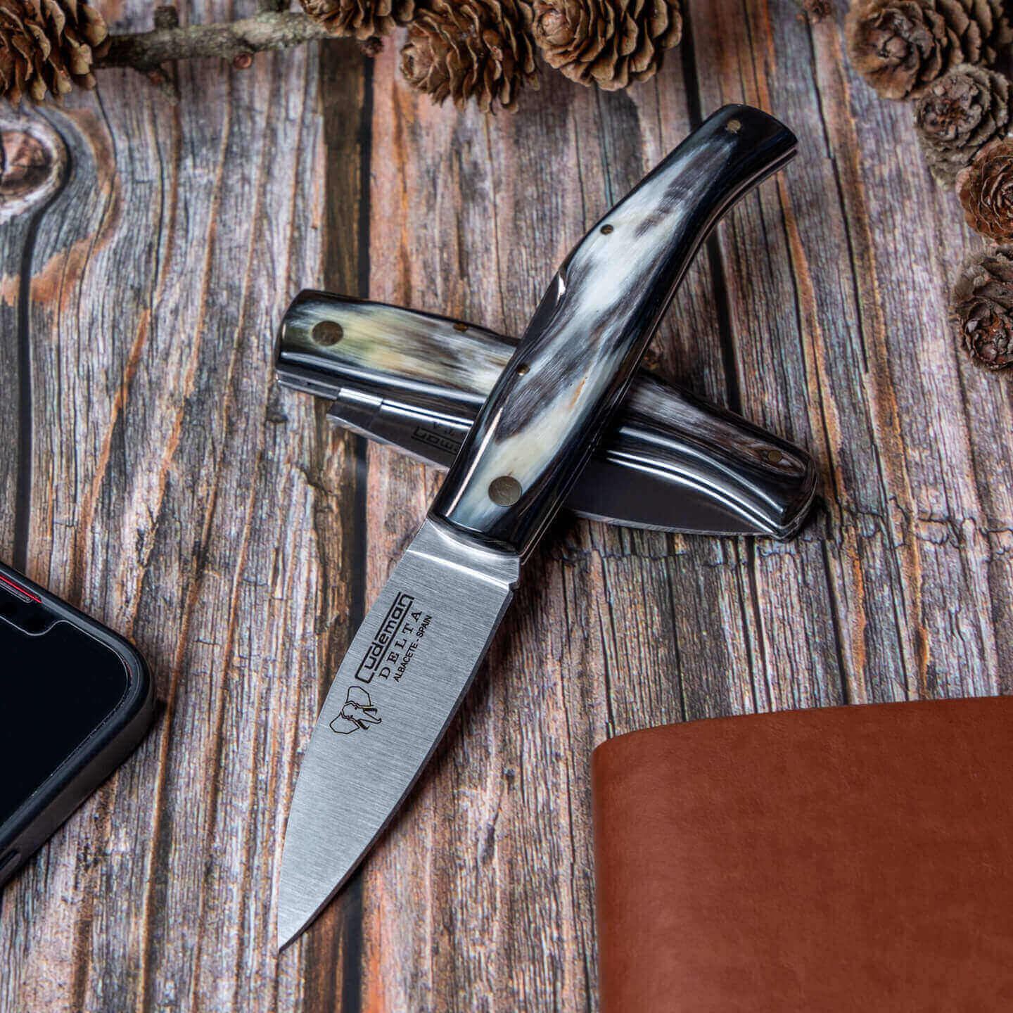 Navaja de bolsillo Cudeman Delta con mango de asta de toro con bloqueo