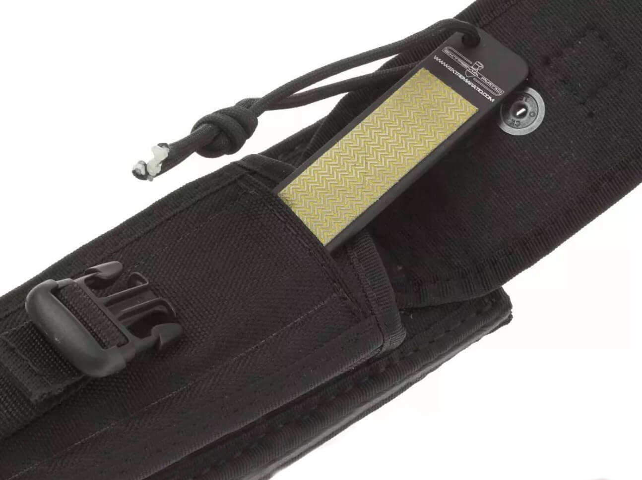 Navaja táctica y de supervivencia RAO II. Hoja de 119 mm en acero Böhler. Cuenta con funda y afilador.