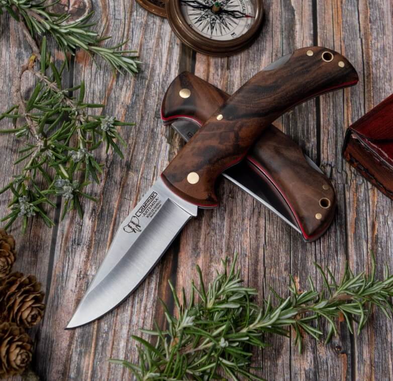 Navaja de caza Cudeman Artemisa con hoja de acero Böhler N690Co y mango de madera de nogal