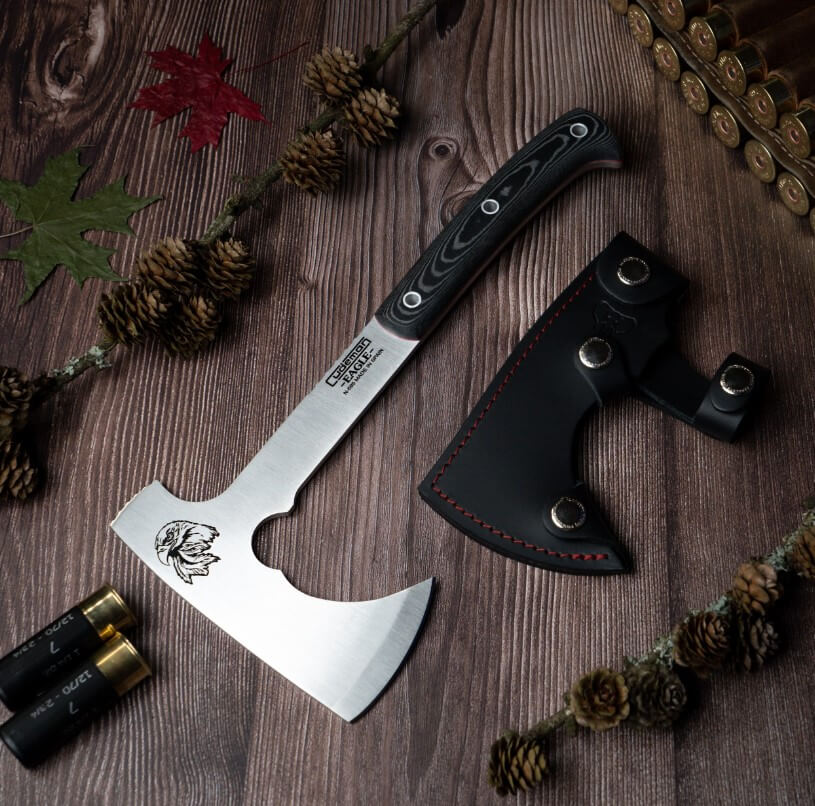 Hacha Cudeman Eagle con mango de micarta negra y hoja de acero Böhler N695