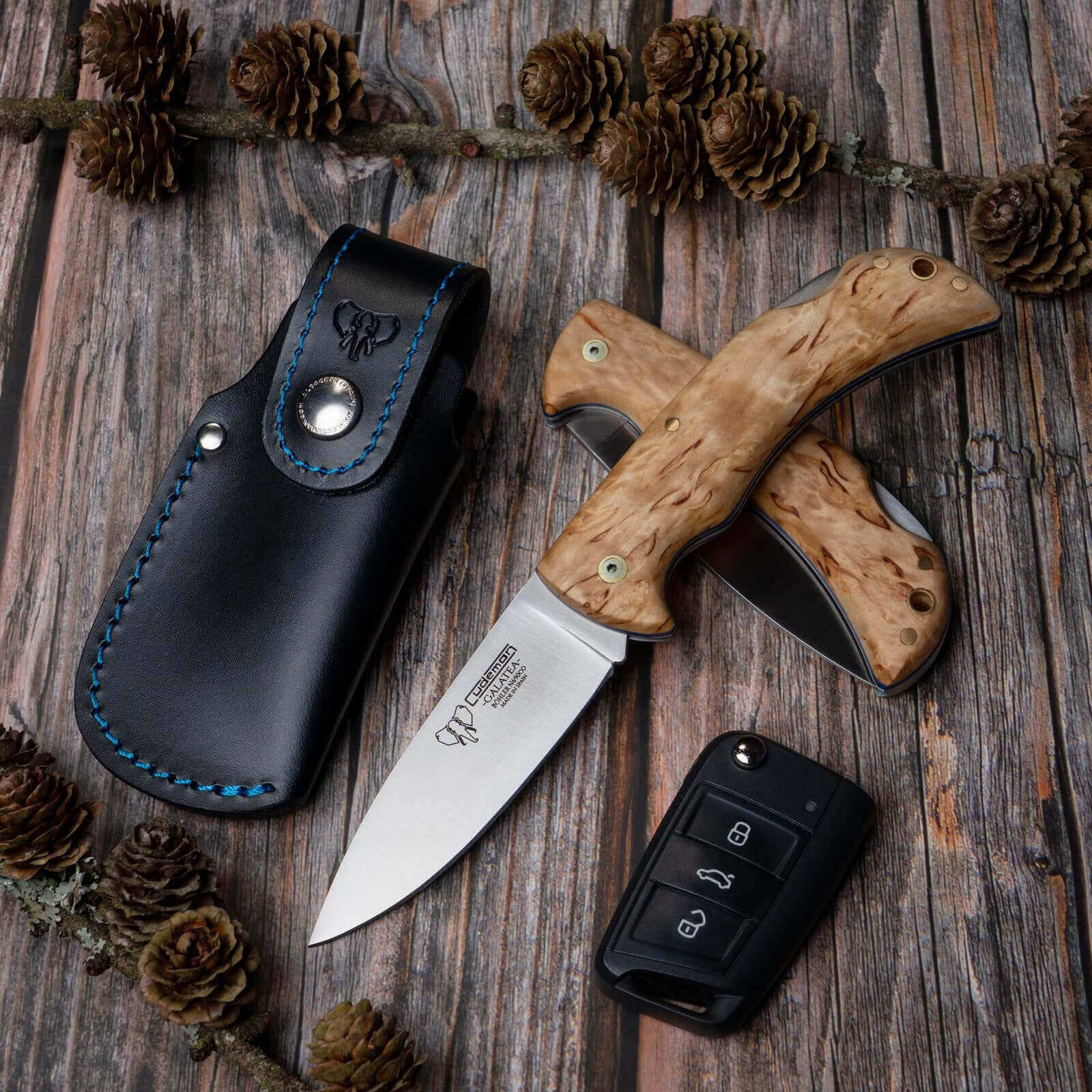 Navaja de bolsillo Cudeman Galatea con mango de madera de abedul rizado y con funda de cuero