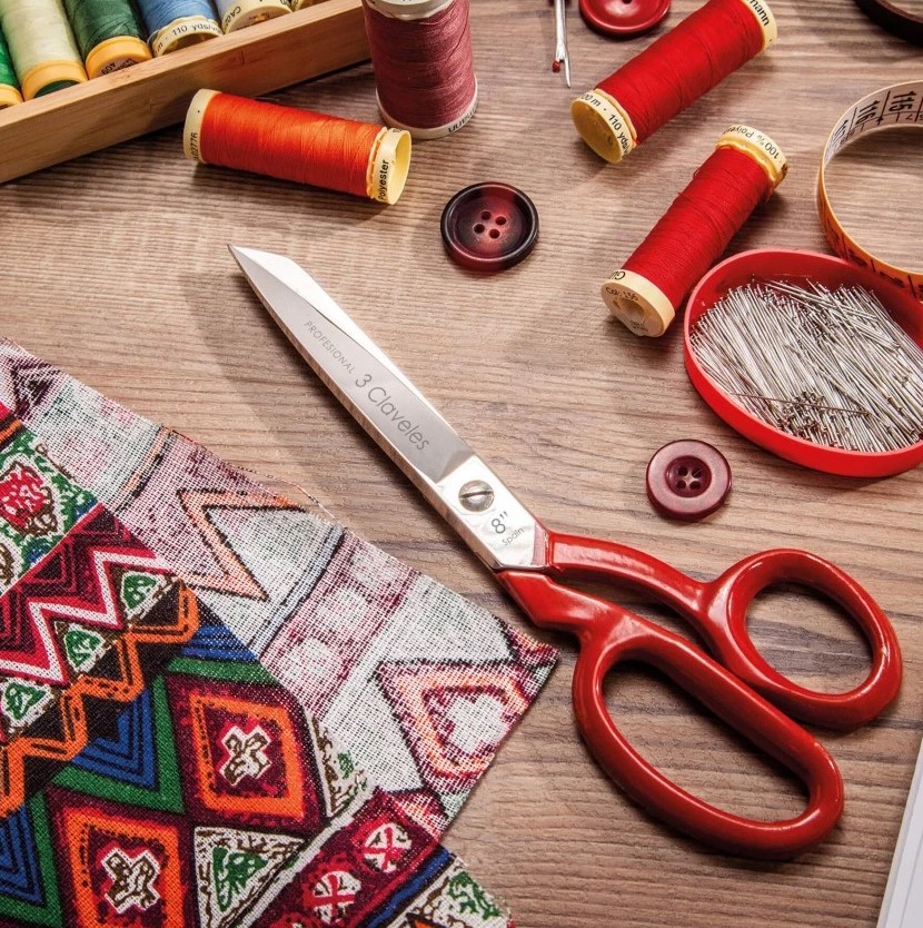 Ciseaux de couture multi-usages forgés à chaud 20 cm avec manche émaillé rouge 3 Claveles