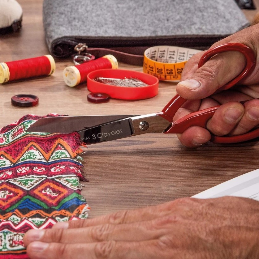 Ciseaux de couture multi-usages forgés à chaud 20 cm avec manche émaillé rouge 3 Claveles