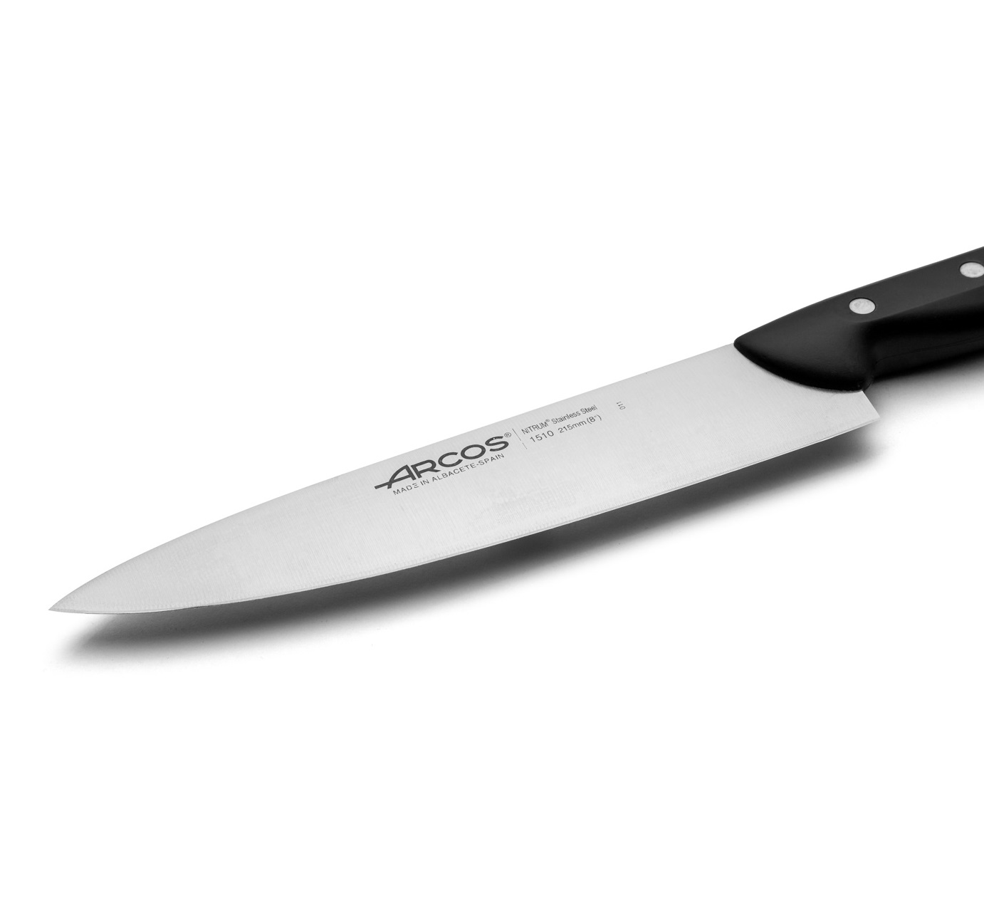Cuchillo cocinero Arcos Maitre con mango de polipropileno negro y hoja de 215 mm