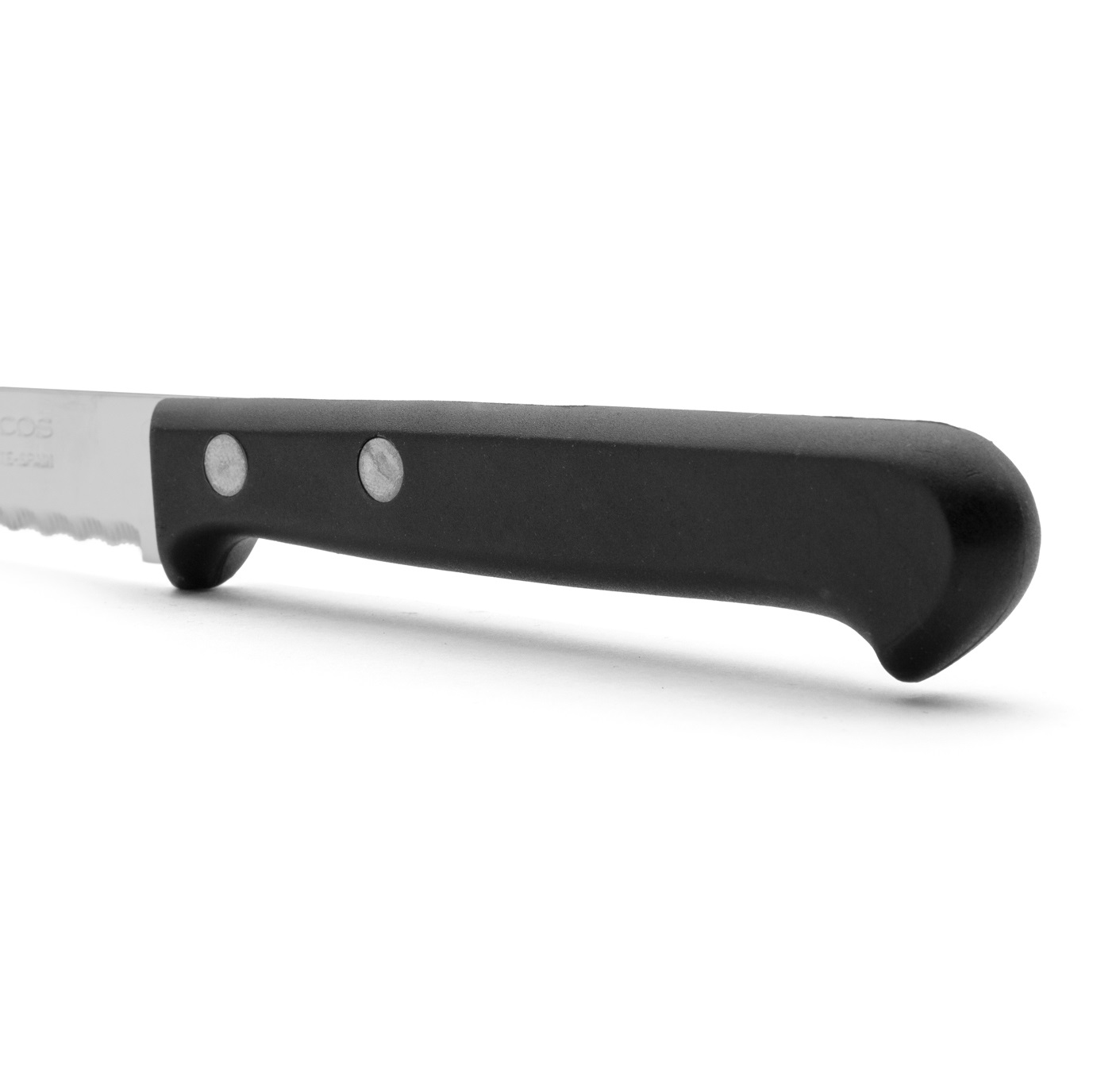 Cuchillo chuletero Arcos con mango de plástico negro y filo dentado