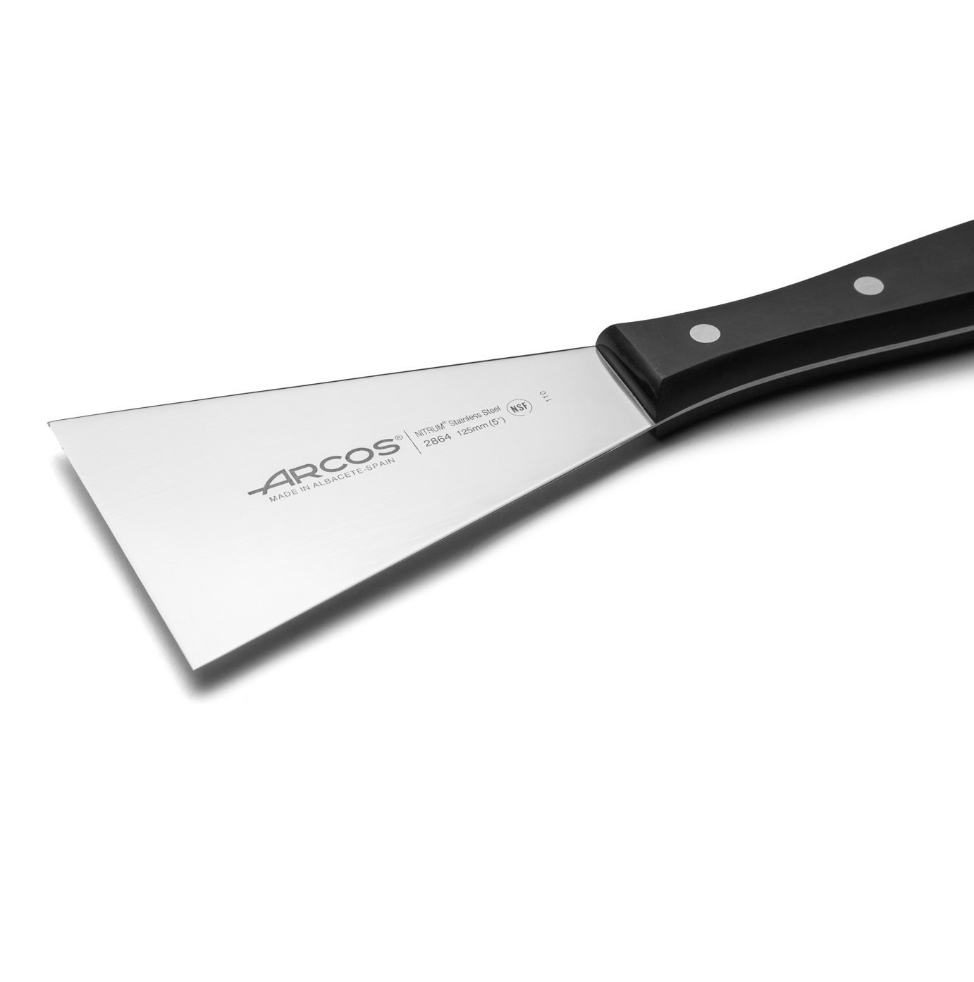 Espátula triangular Arcos Universal polioximetileno negro y hoja 125 x 90 mm