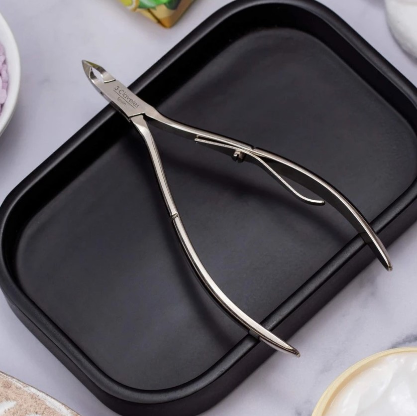 Alicate para cutículas de 11.5 cm con 5 mm de corte 3 Claveles