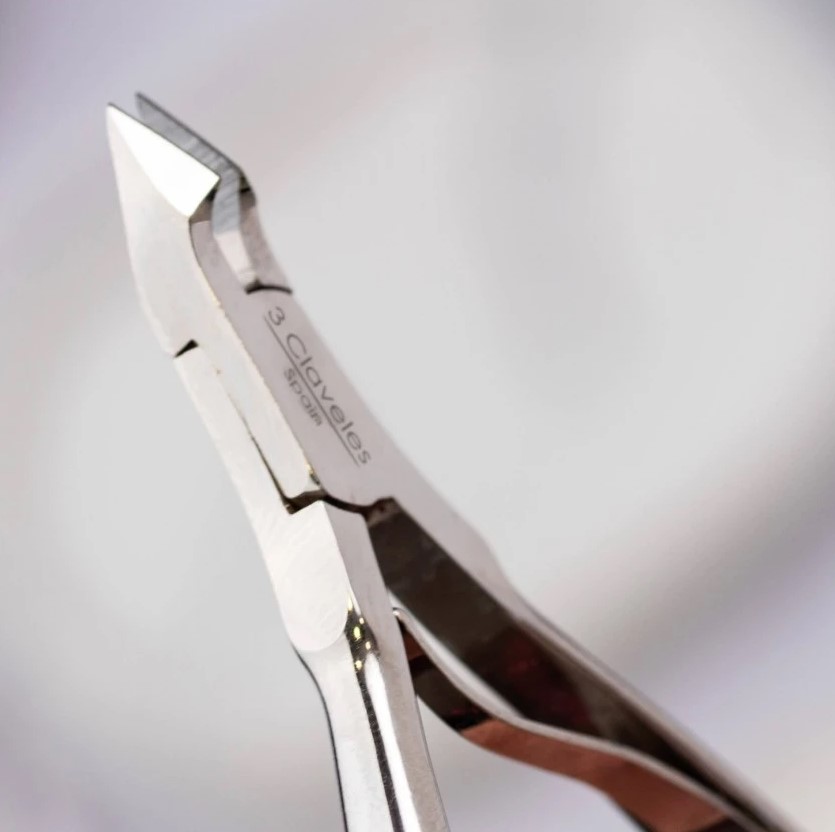 Alicate para cutículas de 10 cm con 7 mm de corte 3 Claveles