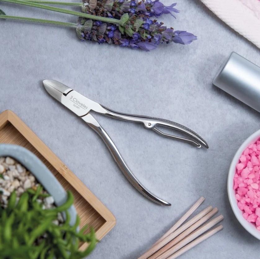 Alicate para uñas de 12 cm curvo 3 Claveles