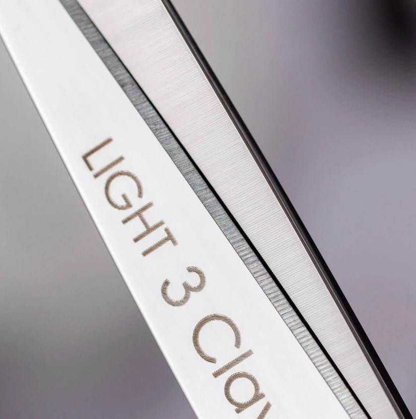 Tijera de peluqueria ST Light 5.5" con filo microdentado 3 Claveles