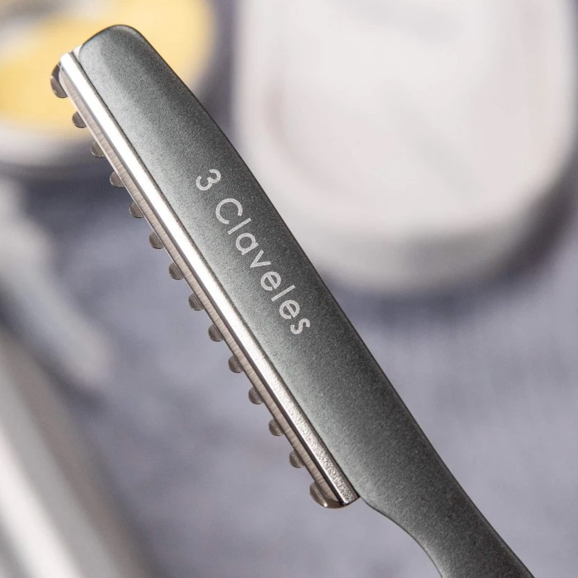 Navaja peluquero negro Ergo 17.5 cm 3 Claveles