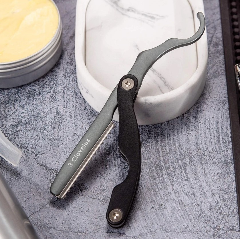 Navaja peluquero negro Ergo 17.5 cm 3 Claveles