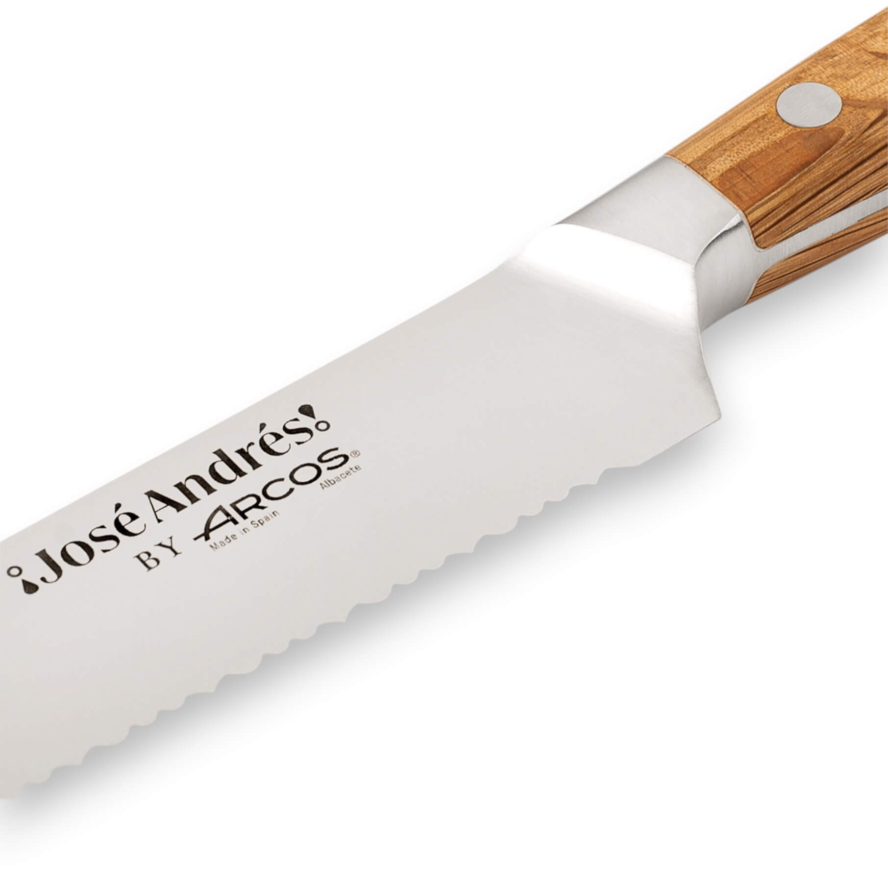 Cuchillo panero con hoja de 20 cm y mango de madera de encima Arcos serie José Andrés