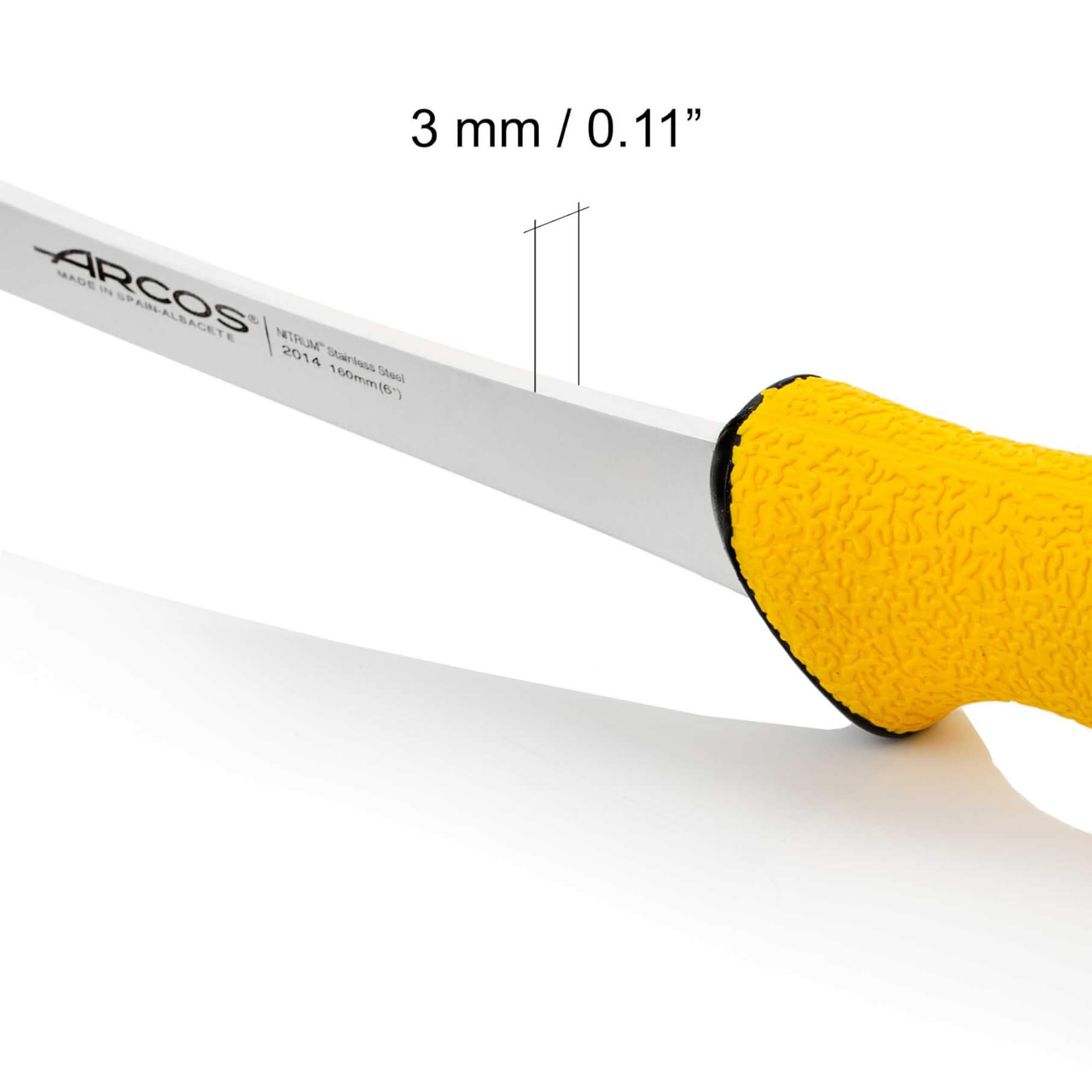 Faca de desossar Arcos Duo Pro de 160 mm com cabo curvo rígido e cabo amarelo.