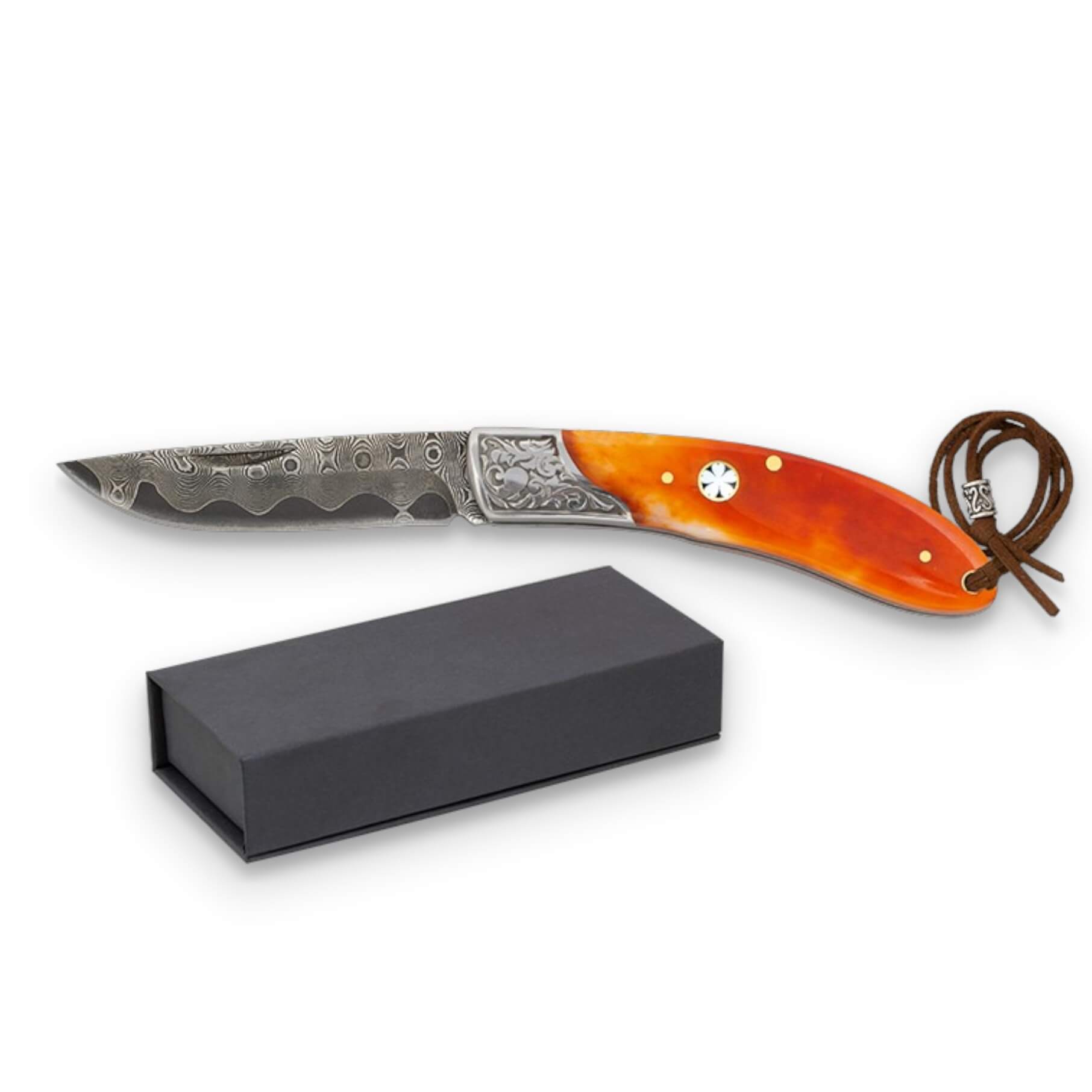 Navaja de bolsillo con hoja damasco de 7.3 cm y mango de hueso y virola de acero decorada